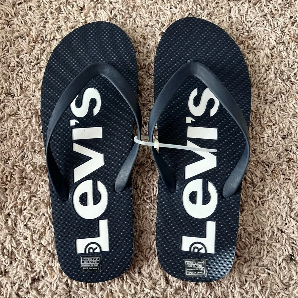 Levi’s Flip Flops Word Mark Navy Men’s Size XL (12/13) NWT